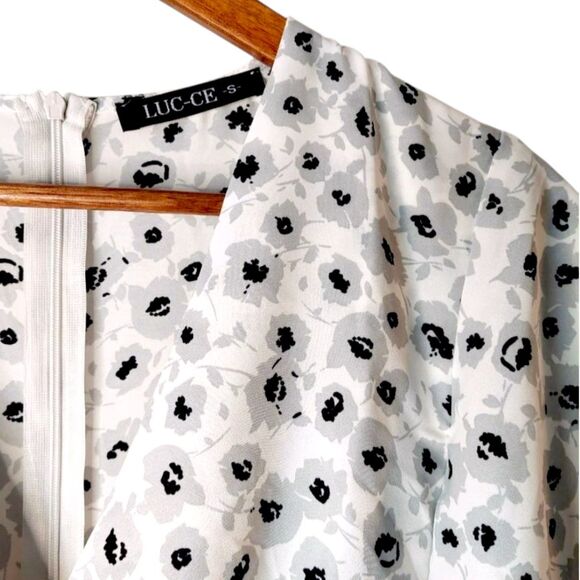 LUC&CE Floral Romper Flutter Sleeve Tie Bosom Jumpsuit Playsuit Sz S - Picture 10 of 15